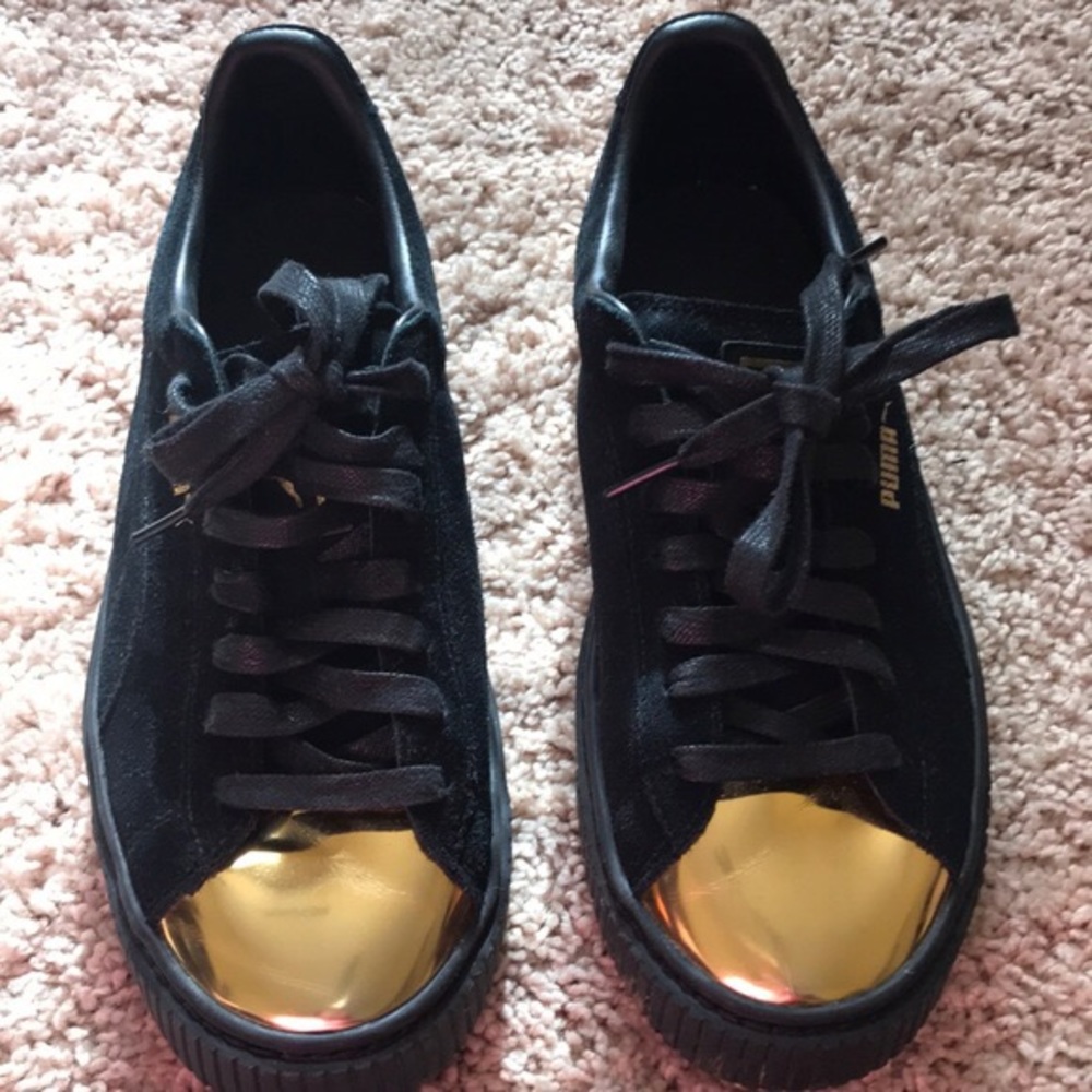 Rihanna fenty (gold & black) pumas